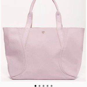 Lululemon Out Of Range Tote 20L